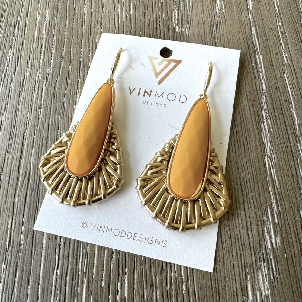 VINMOD Designs Gold and Carmel Stone Basket-weave Earrings
